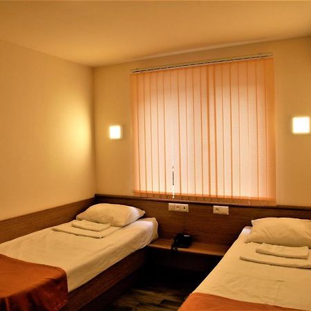 Albert House Hotel And Tours Jereván Kültér fotó