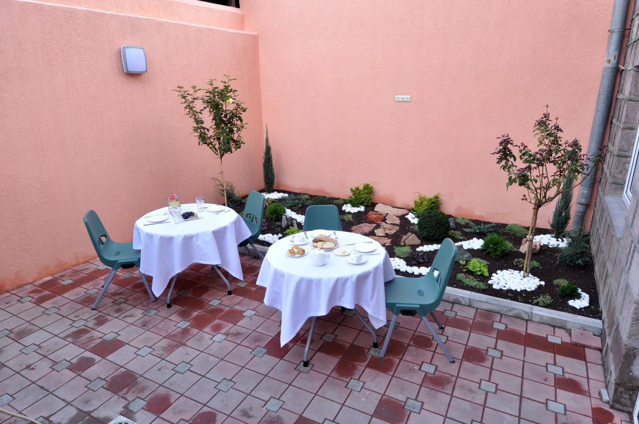 Albert House Hotel And Tours Jereván Kültér fotó