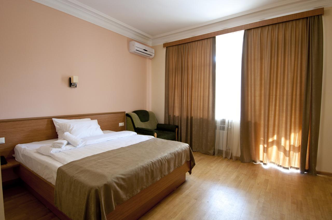 Albert House Hotel And Tours Jereván Kültér fotó
