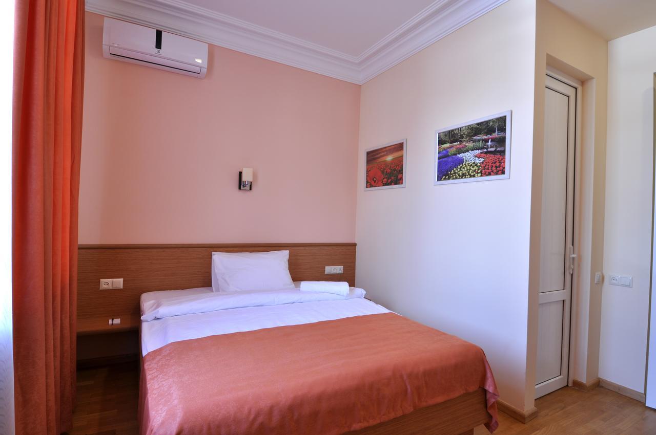 Albert House Hotel And Tours Jereván Kültér fotó